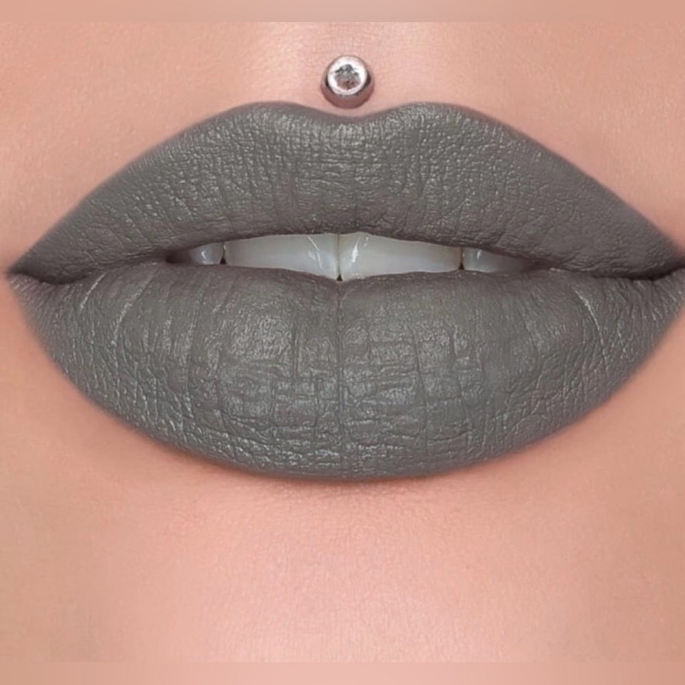 Jeffree Star Velvet Trap Lipstick-Drill Sergeant